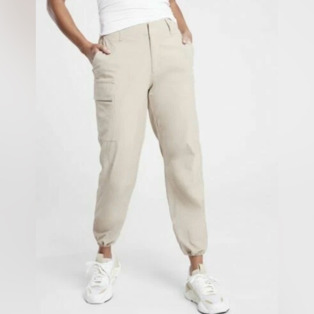 Athleta Trekkie Utility Cargo Pant Ecru Size 4